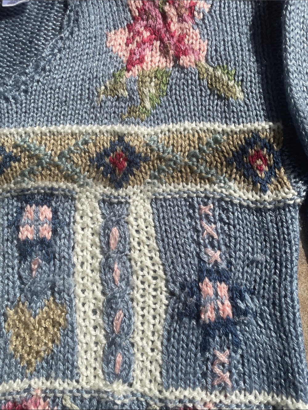 🌸🎀Vintage Hand-Knit Sweater - Picture 4 of 12